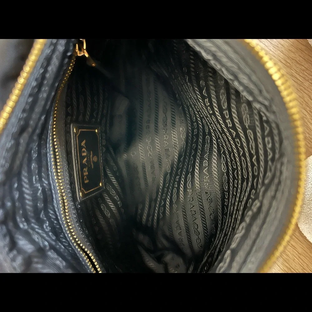 Prada Tessuto Messenger bag with Saffiano leather trim - Picture 7 of 10